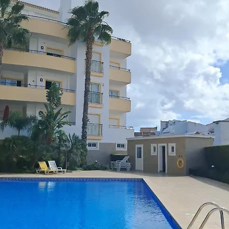 Vibes Spacious 2 Bedroom Flat With Terraces And Pool Lagos