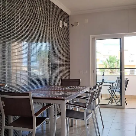 Апартаменты Vibes Spacious 2 Bedroom Flat With Terraces And Pool *