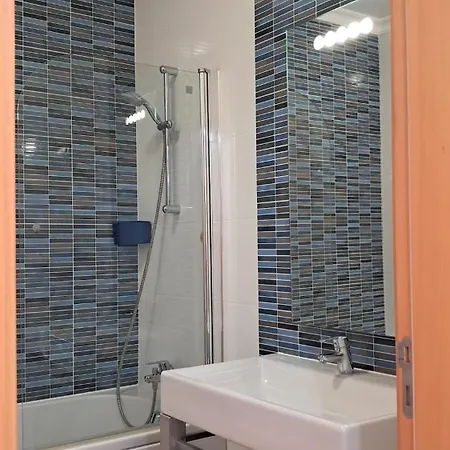 Vibes Spacious 2 Bedroom Flat With Terraces And Pool