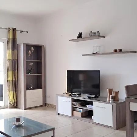 Vibes Spacious 2 Bedroom Flat With Terraces And Pool Apartment *