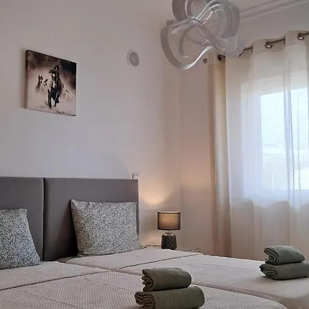 Vibes Spacious 2 Bedroom Flat With Terraces And Pool Lagos