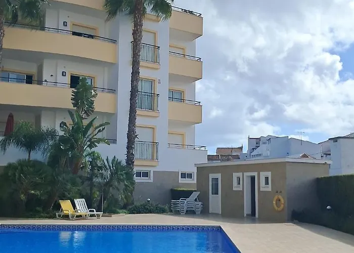 Vibes Spacious 2 Bedroom Flat With Terraces And Pool Lagos